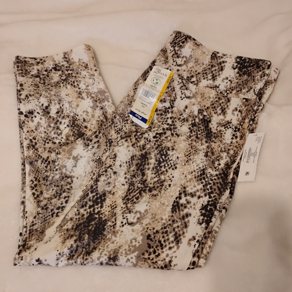 Stylish Cream and Brown Snake Pattern Capris Leggings Size 0X